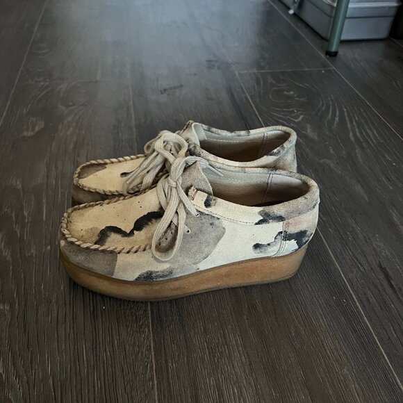 Clarks Women's Cream and Tan Loafers - Picture 5 of 5